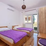 Apartment Family Friendly Seaside Apartments Brodarica, Sibenik - 4833 *