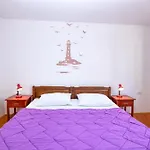 شقة Family Friendly Seaside Brodarica, Sibenik - 4833 *
