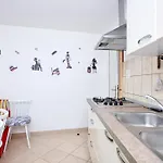 Family Friendly Seaside Brodarica, Sibenik - 4833 بروداريكا