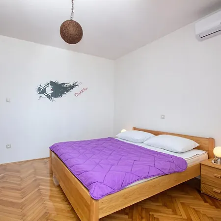 Apartment Family Friendly Seaside Apartments Brodarica, Sibenik - 4833 Brodarica (Sibenik-Knin)