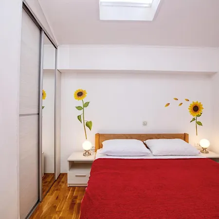 Family Friendly Seaside Apartments Brodarica, Sibenik - 4833 Brodarica (Sibenik-Knin)