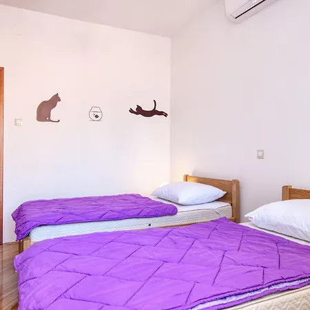 Family Friendly Seaside Apartments Brodarica, Sibenik - 4833 Lägenhet