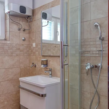 Lejlighed Family Friendly Seaside Brodarica, Sibenik - 4833 *