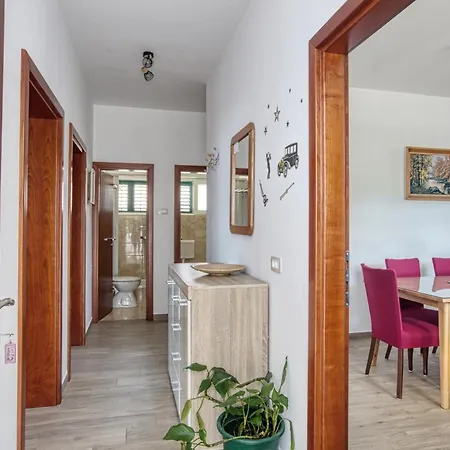 Apartment Family Friendly Seaside Apartments Brodarica, Sibenik - 4833