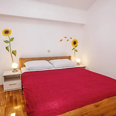 Family Friendly Seaside Brodarica, Sibenik - 4833 Lejlighed Brodarica (Sibenik-Knin)