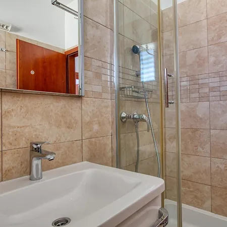Apartment Family Friendly Seaside Apartments Brodarica, Sibenik - 4833