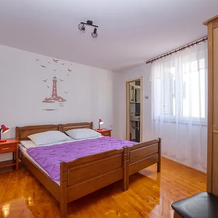 Apartment Family Friendly Seaside Apartments Brodarica, Sibenik - 4833 Brodarica (Sibenik-Knin)