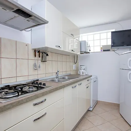 Family Friendly Seaside Brodarica, Sibenik - 4833 Apartmán