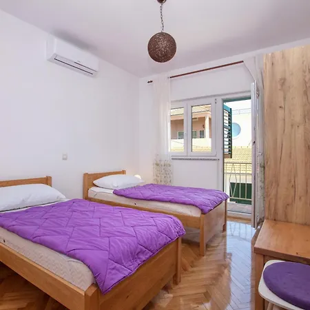 Apartment Family Friendly Seaside Apartments Brodarica, Sibenik - 4833 *
