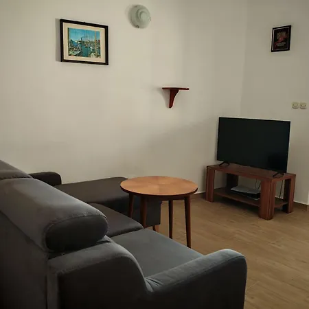 Family Friendly Seaside Brodarica, Sibenik - 4833 Brodarica (Sibenik-Knin)