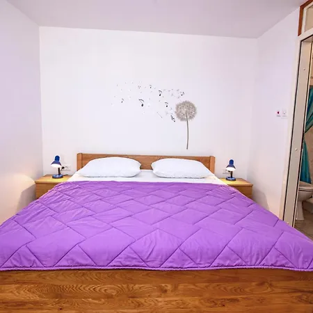 Family Friendly Seaside Apartments Brodarica, Sibenik - 4833 Brodarica (Sibenik-Knin)