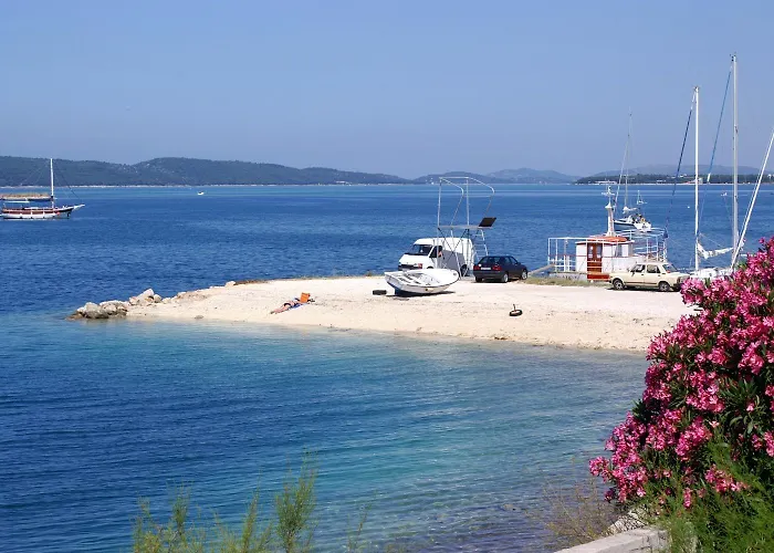 Family Friendly Seaside Apartments Brodarica, Sibenik - 4833 *
