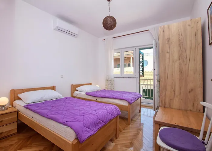 Apartment Family Friendly Seaside Apartments Brodarica, Sibenik - 4833 *