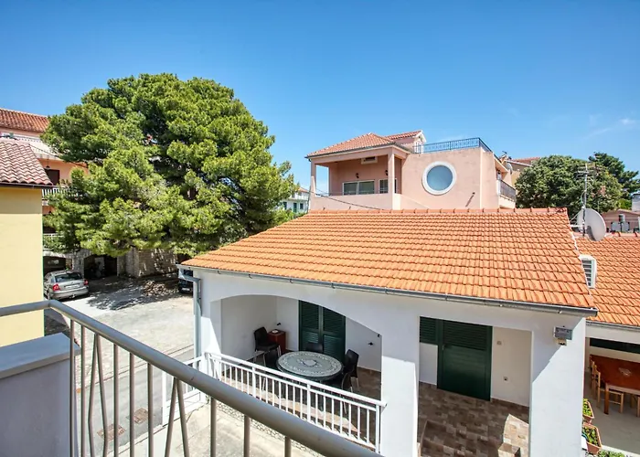 Family Friendly Seaside Apartments Brodarica, Sibenik - 4833 *