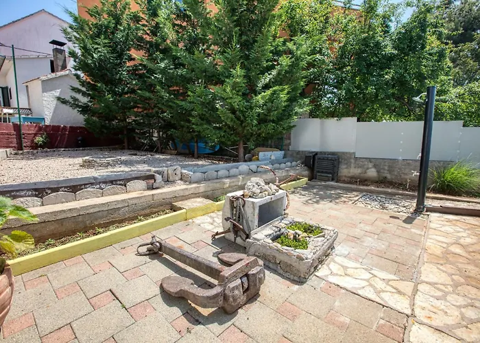 Apartment Family Friendly Seaside Apartments Brodarica, Sibenik - 4833 *