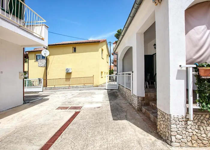 Family Friendly Seaside Apartments Brodarica, Sibenik - 4833 Apartment Brodarica (Sibenik-Knin)